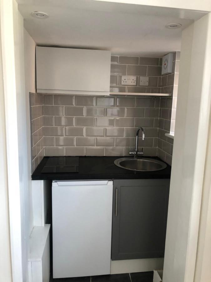 Lovely Modern Decorated 1 Bed Studio ニューポート エクステリア 写真